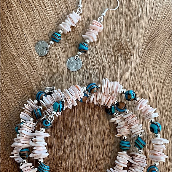 Pink Shell Chips Bracelet. Blue Gold Beads. Matching Earrings.  Mother’s Day - Picture 8 of 9